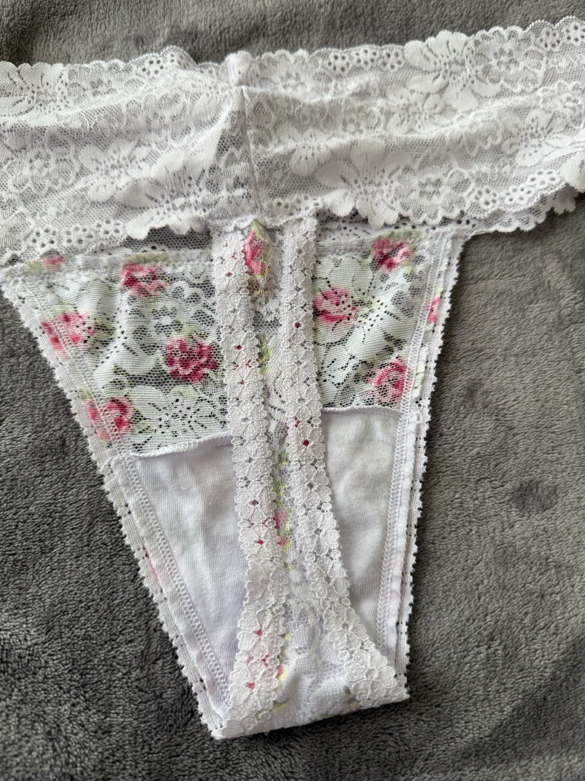 NWT VICTORIA’S SECRET PINK Wide Band Lace Thong XL – Lilac & Roses – Romantic