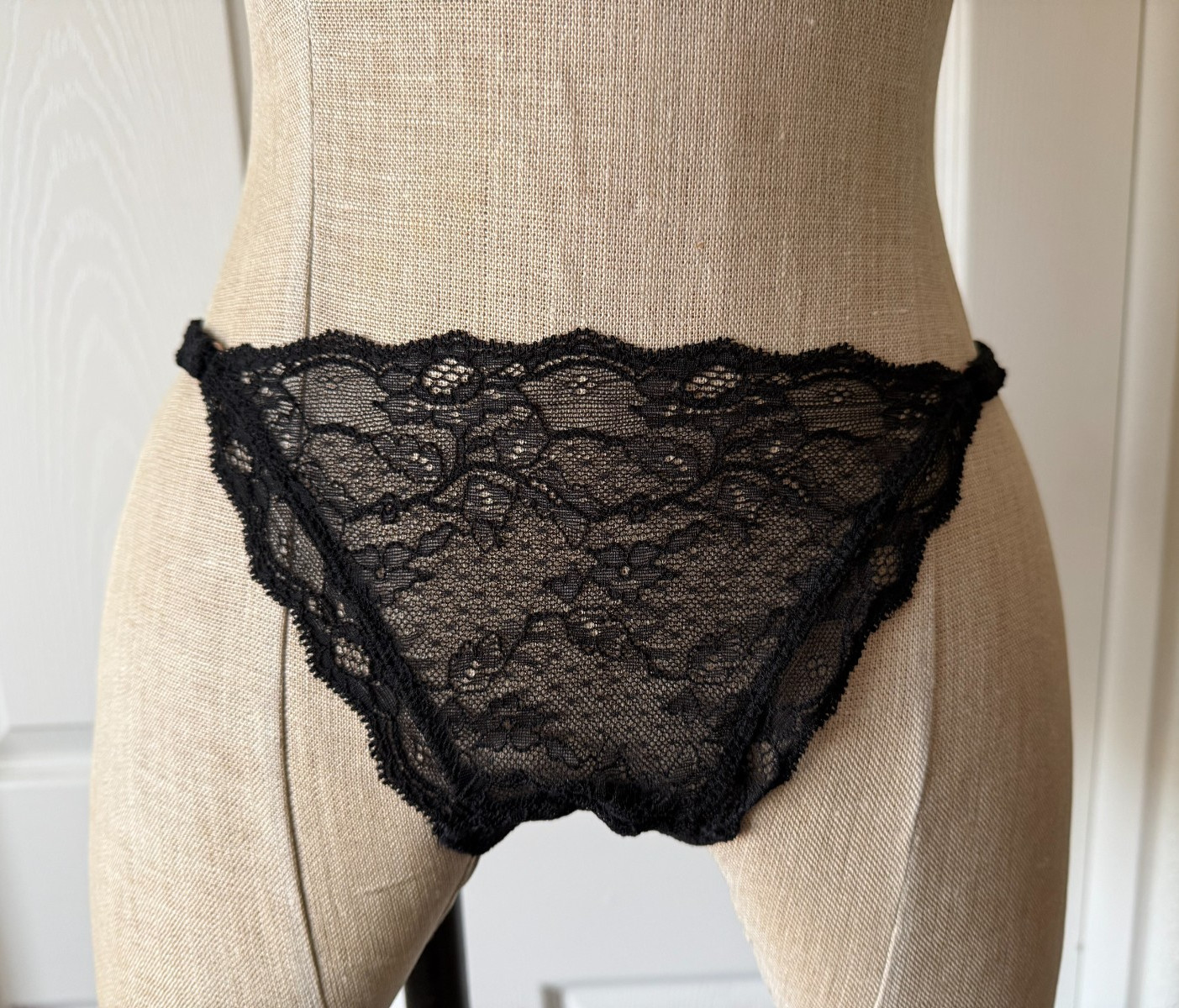 eberjey GEORGETTE Black Lace Stretch Nylon String Thong – L