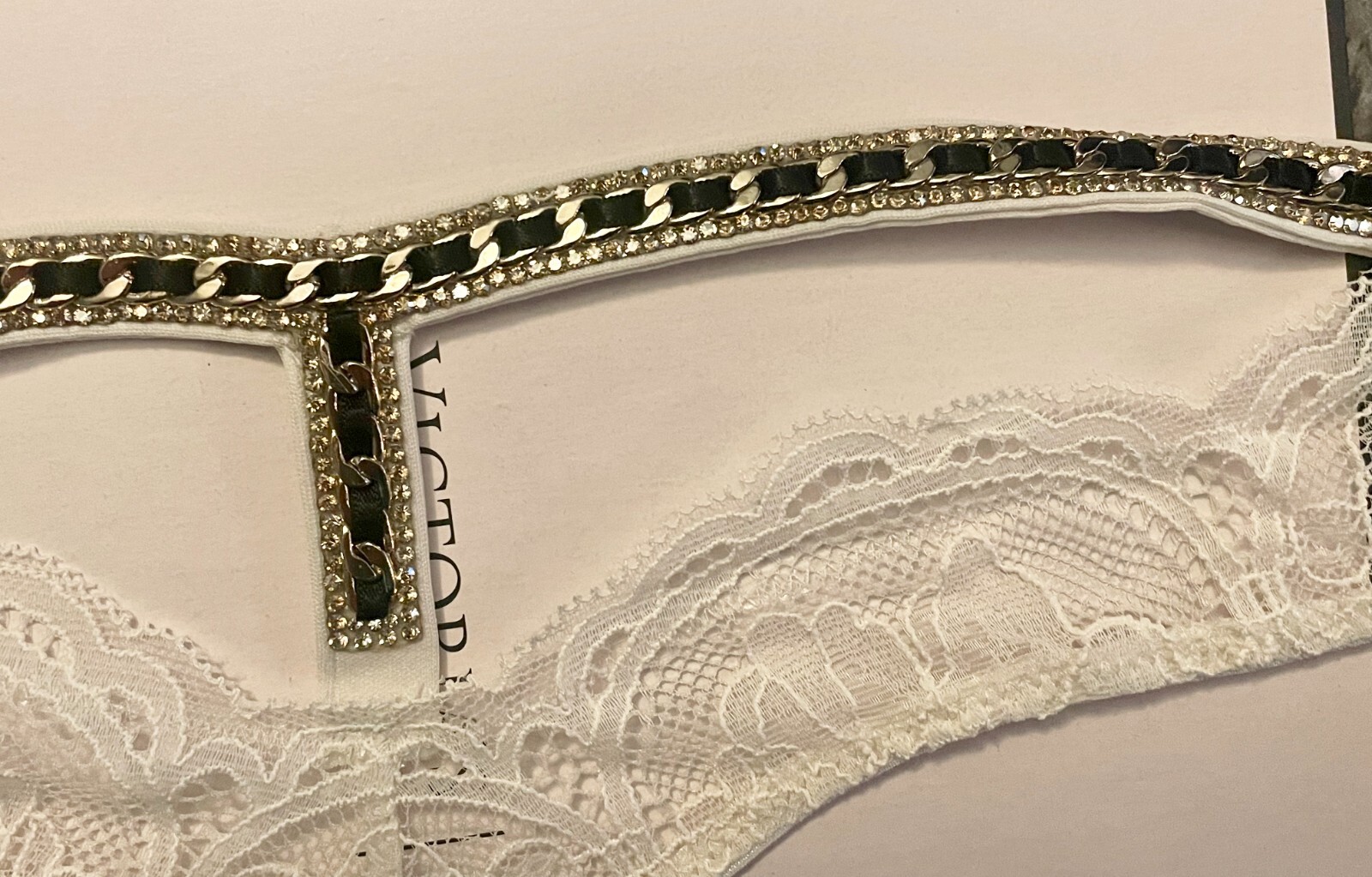 VICTORIA’S SECRET IVORY LACE CHAIN RHINESTONE SHINE STRAP T BACK THONG PANTIES