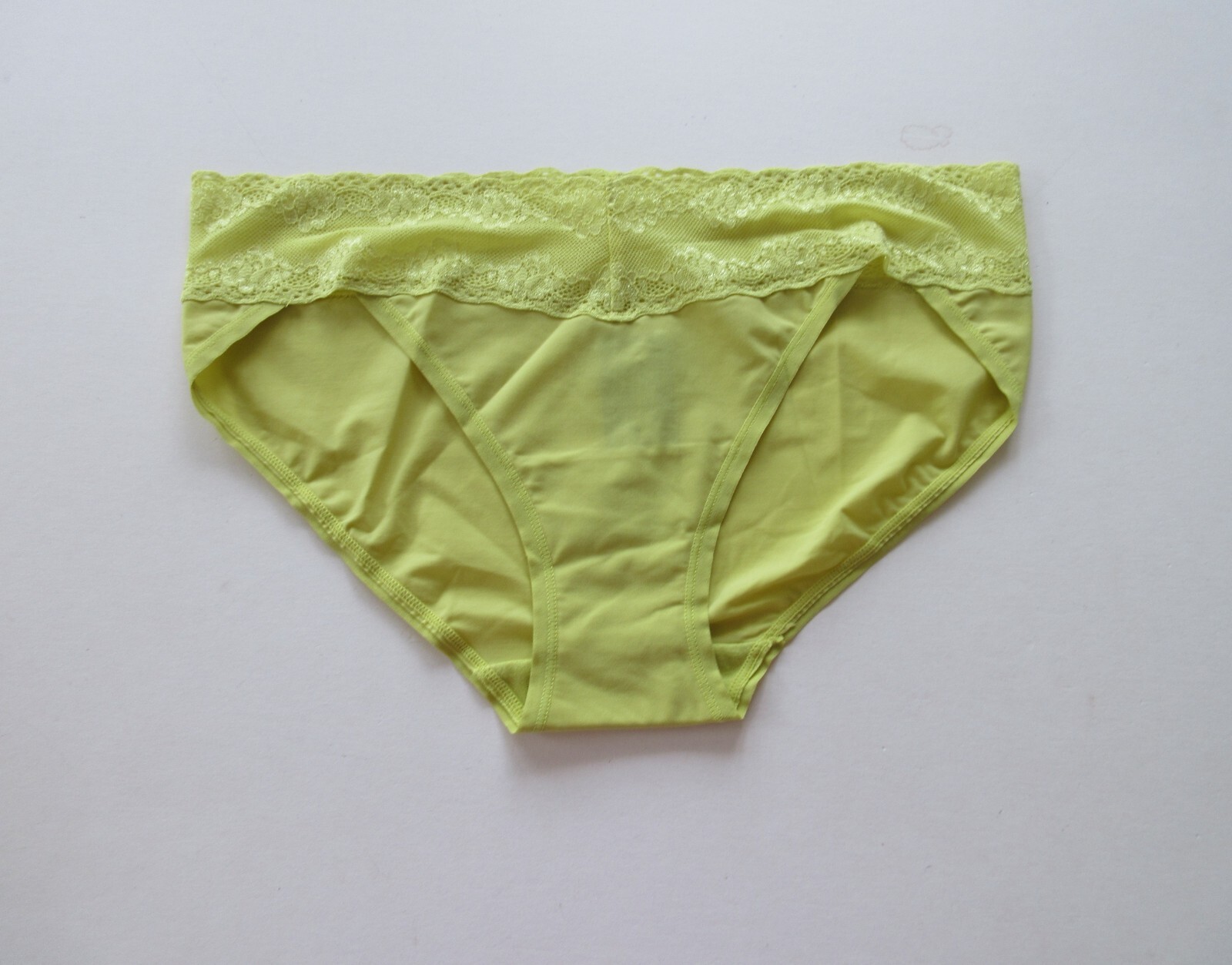 Natori Bliss Perfection V-Kini Panty 756092 One Size MSRP $18.00 -$20.00 NWT