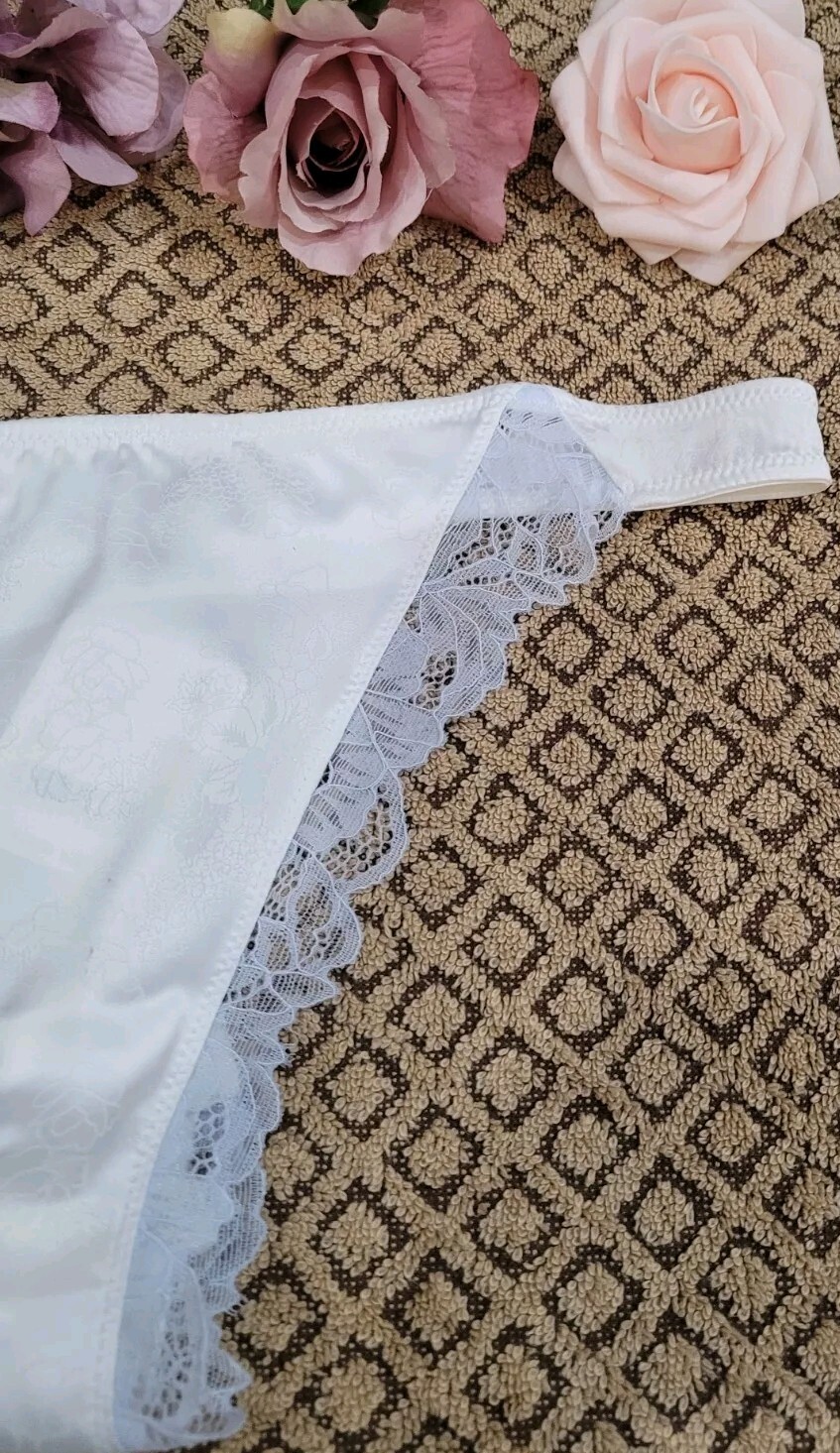 FREE PEOPLE Intimates BUTTERY FEEL LuXury Lace Thong Underwear XS $24.00 nwt