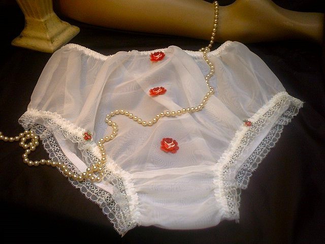 SISSY CREAM VTG NYLON PANTIES SCALLOPED LACE RED ROSE MOTIFS SZS SM/MED/LRG/XL
