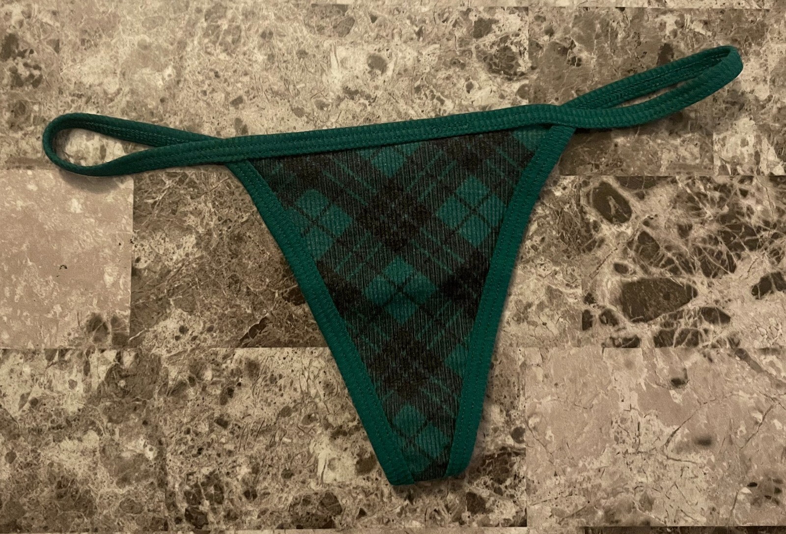 NWT VICTORIA’S SECRET PINK GREEN BLACK PLAID RIBBED KNIT V STRING THONG PANTIES