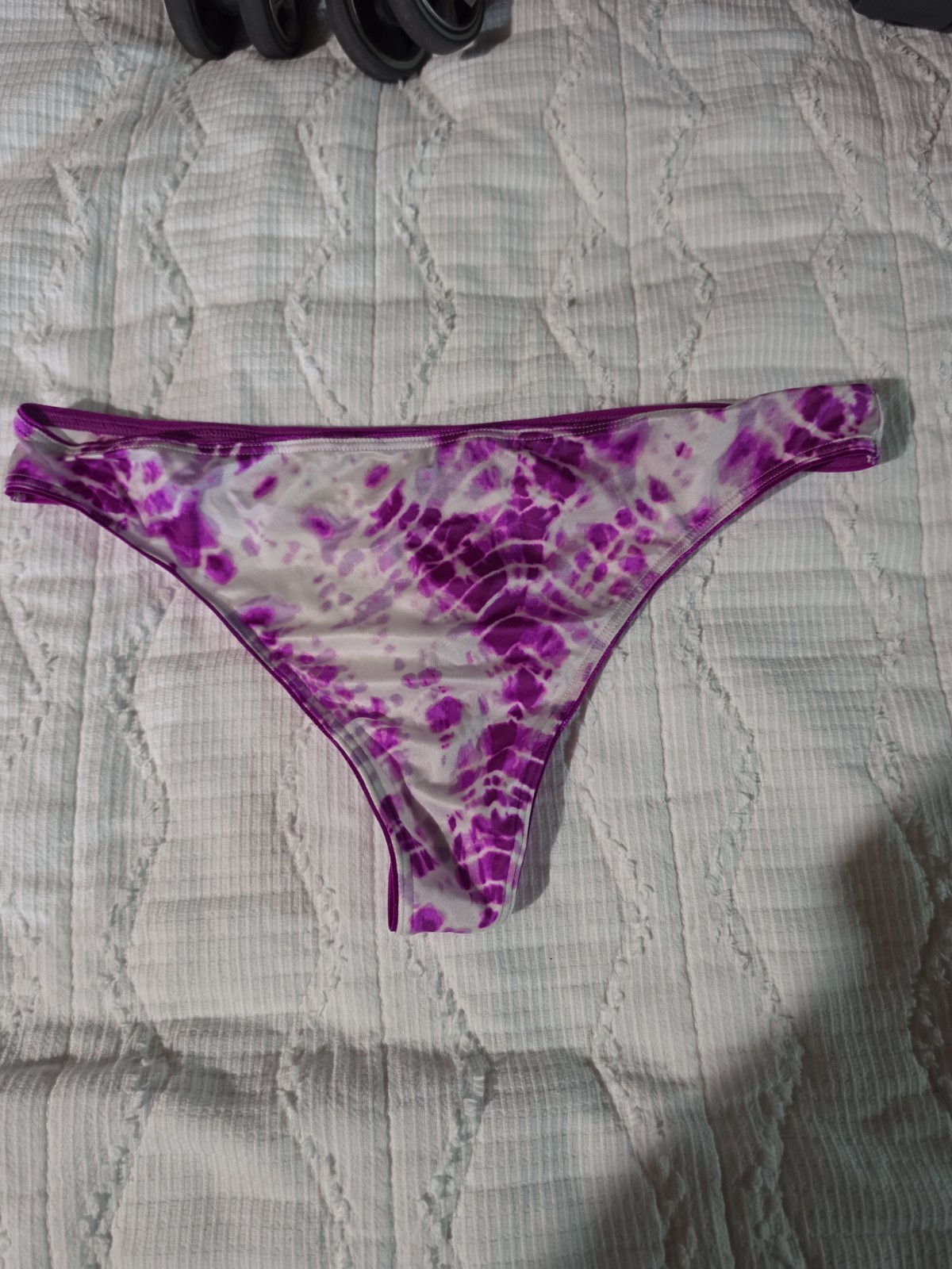 Victoria’s Secret Everyday Perfect Thong Size Large