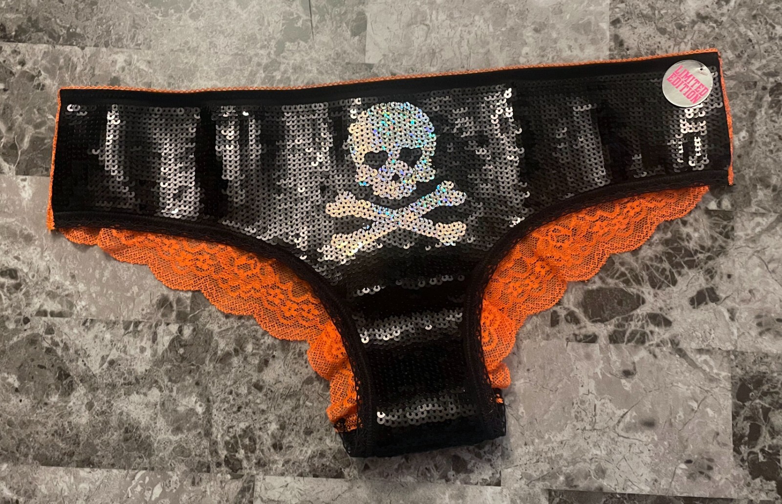 NWT VICTORIA’S SECRET PINK M HALLOWEEN SKULL SEQUIN BLING RARE HIPSTER PANTIES