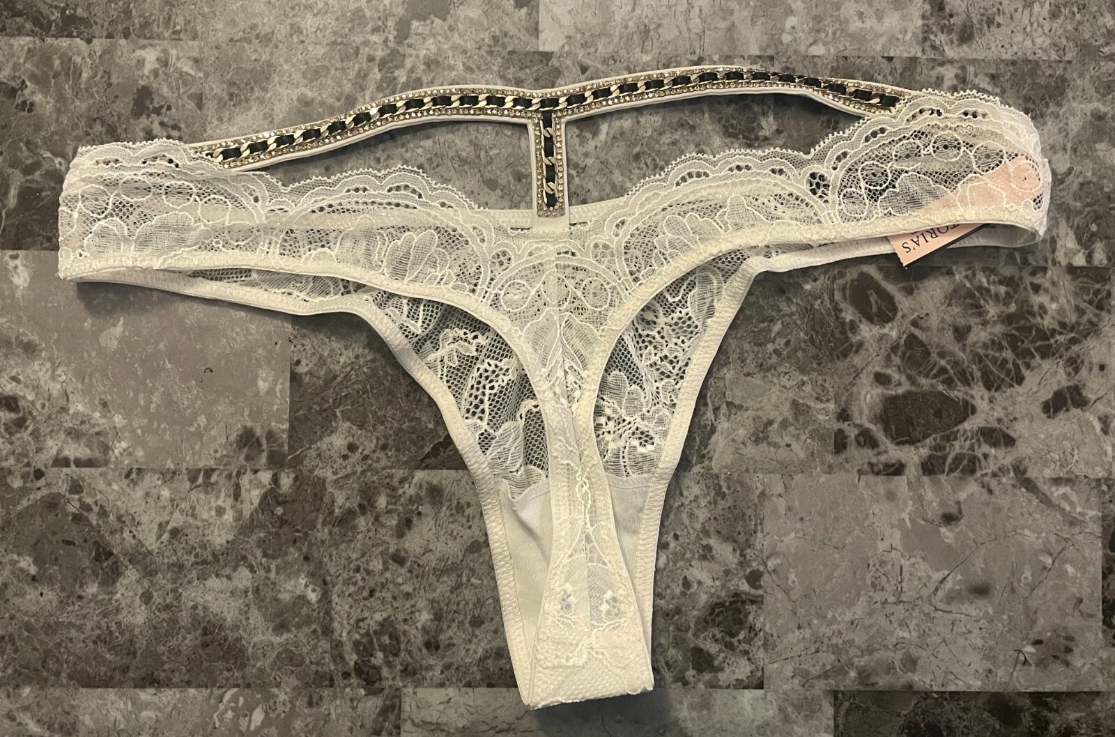 VICTORIA’S SECRET IVORY LACE CHAIN RHINESTONE SHINE STRAP T BACK THONG PANTIES
