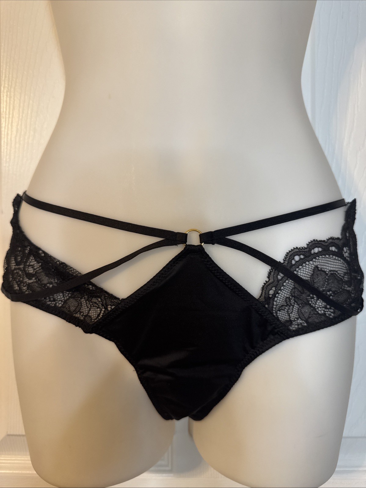 VICTORIA’S SECRET M BLACK SILKY CUT OUT FRONT CHEEKY STRAPPY CHARM PANTIES NWT
