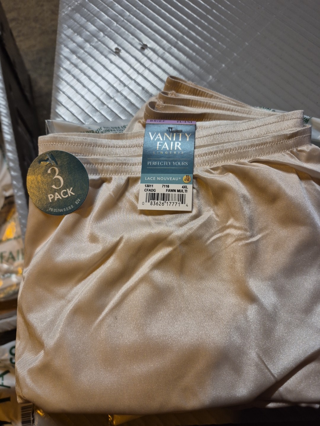 6 Pairs Vanity Fair Briefs 11/4xl Beige (592)