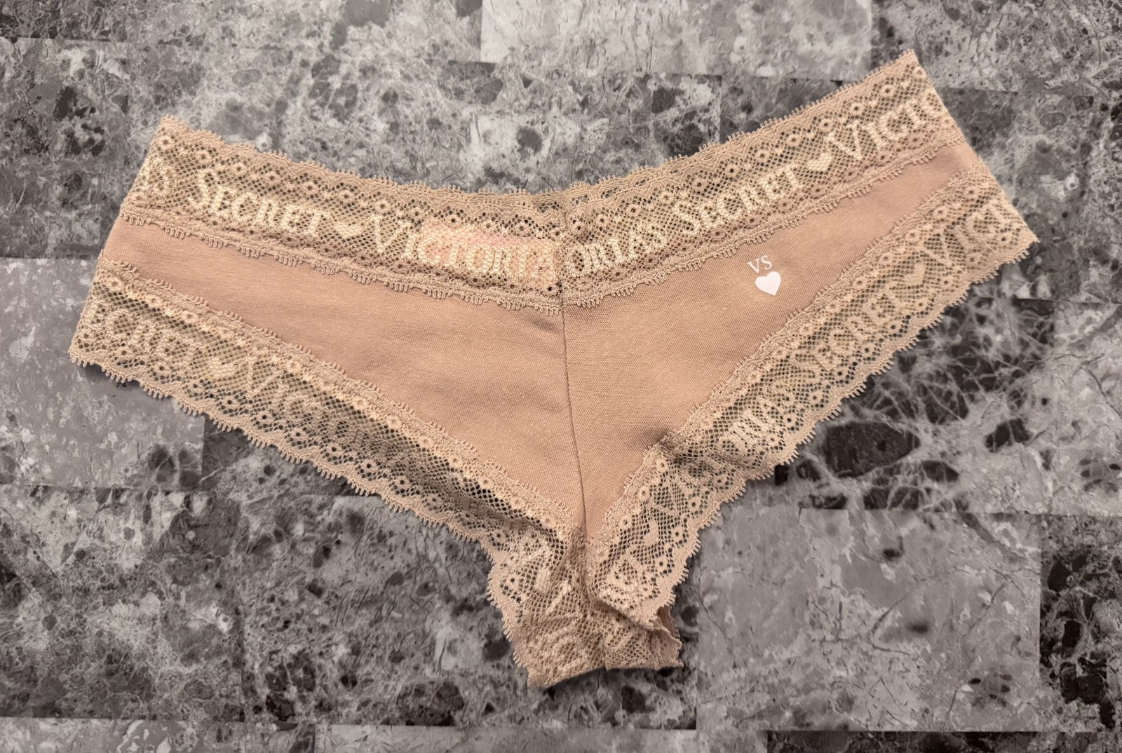 NWT VICTORIA’S SECRET XS BEIGE NUDE WHITE HEART LOGO LACE RARE CHEEKY PANTIES