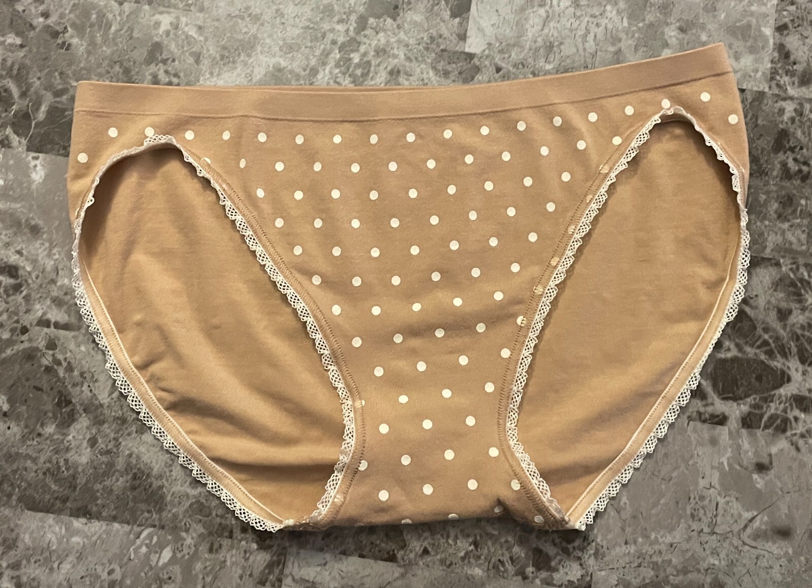 NWT VICTORIA’S SECRET S BEIGE NUDE WHITE POLKA DOT SEAMLESS RARE BIKINI PANTIES