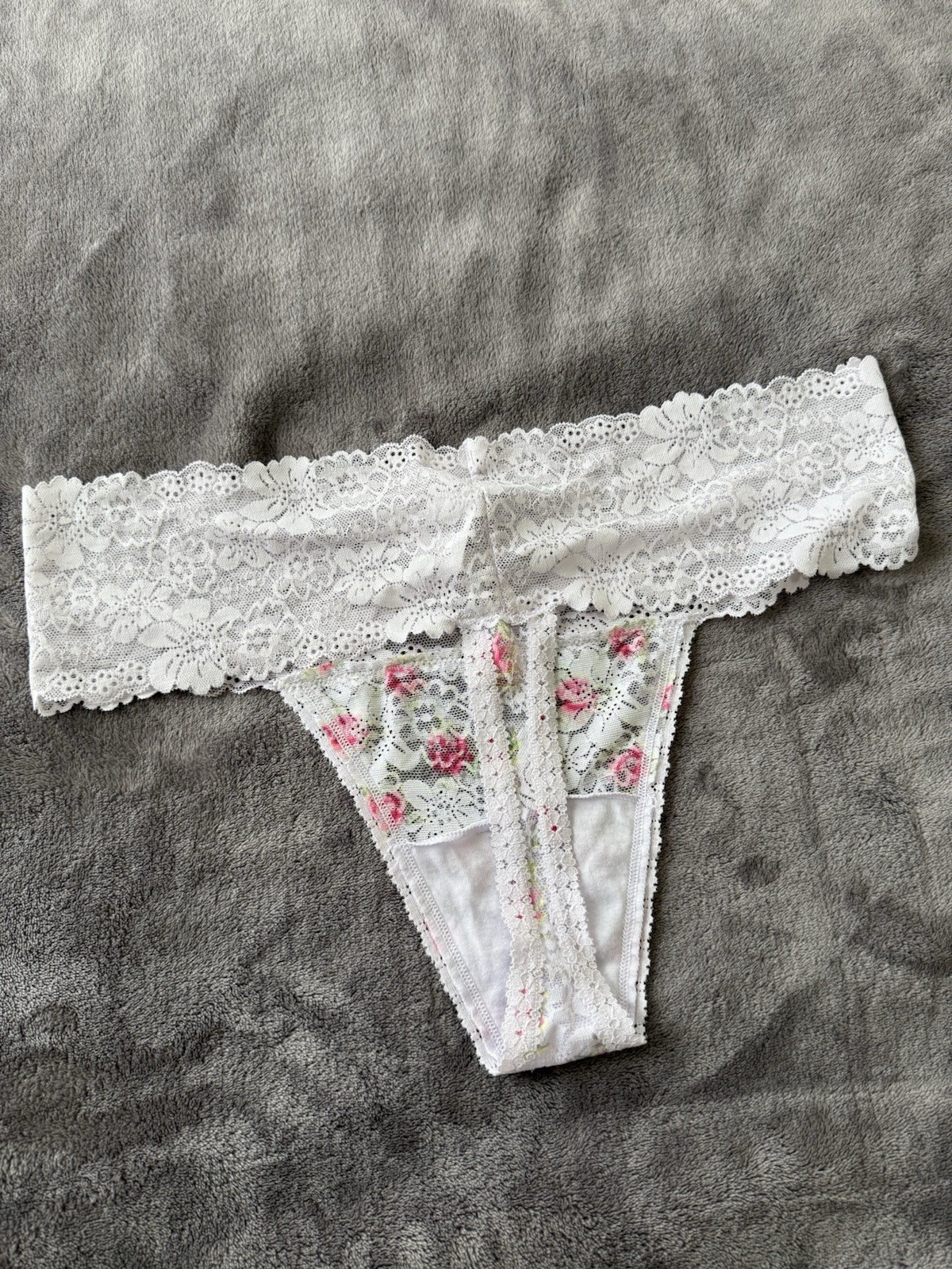 NWT VICTORIA’S SECRET PINK Wide Band Lace Thong XL – Lilac & Roses – Romantic