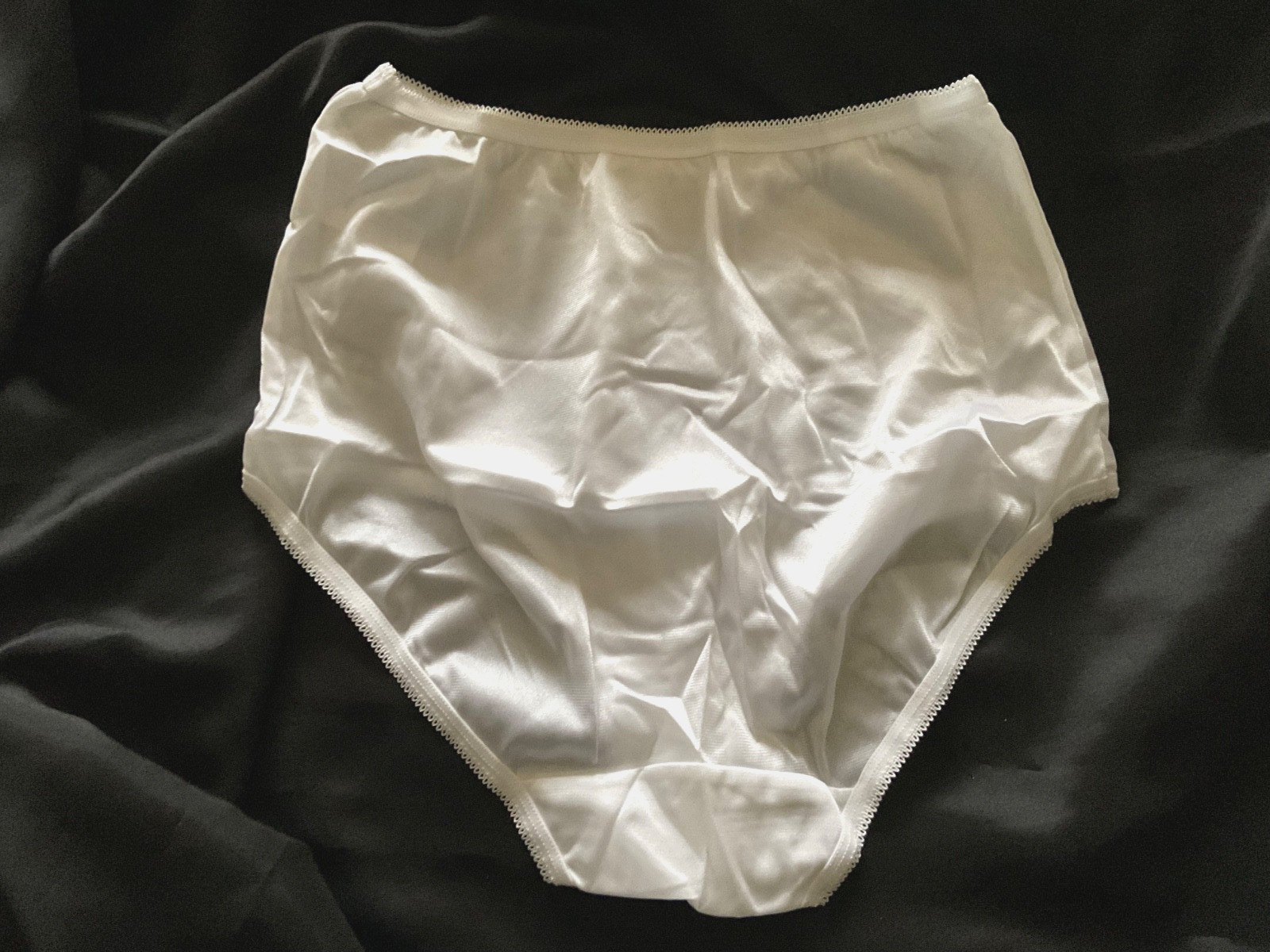 Vintage Partners Intimates Silky White Nylon Panties Size 5 NWOT