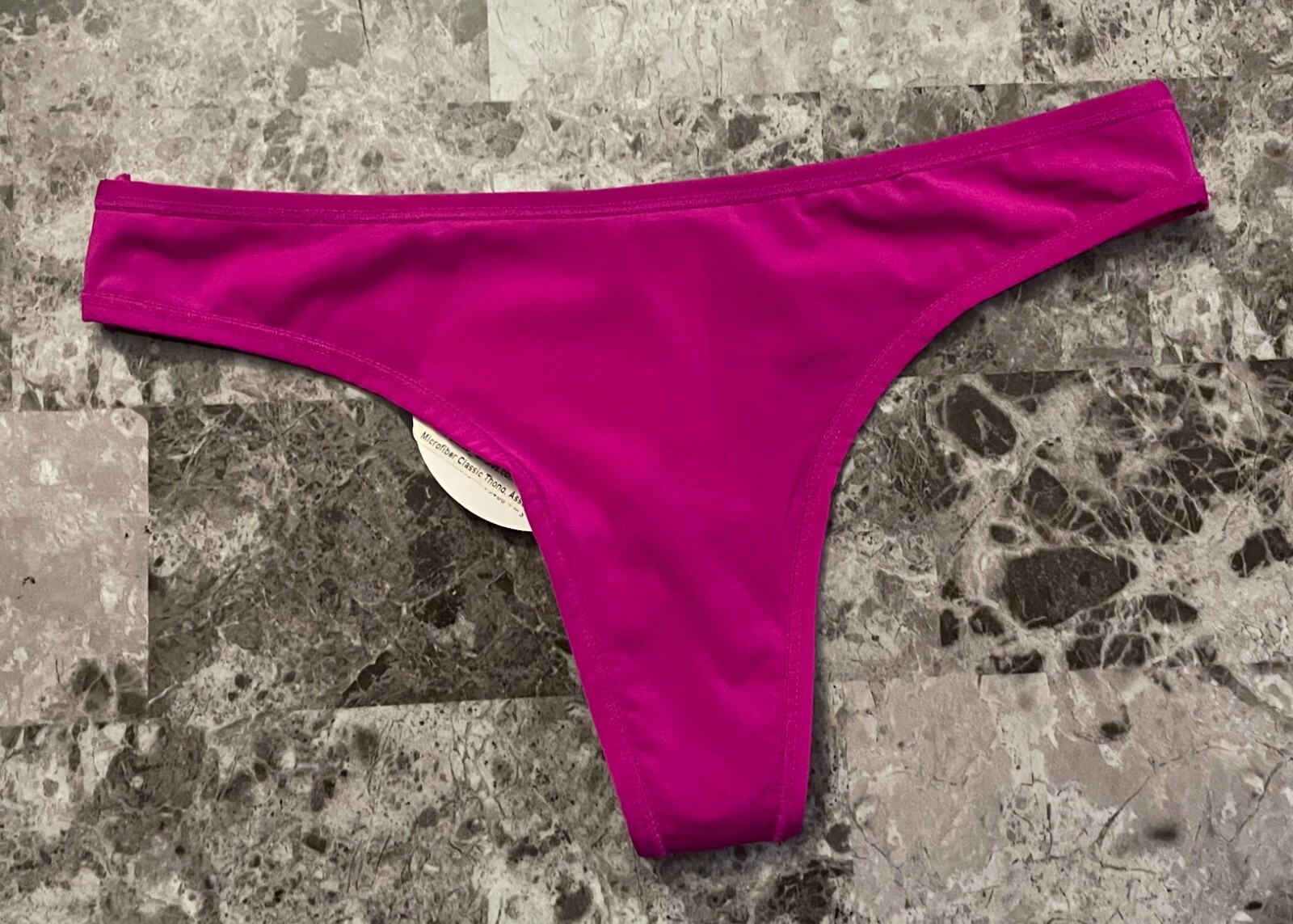 NWT UNDIES XS FUSCHIA MAGENTA SMOOTH NYLON SPANDEX STRETCH THONG PANTIES