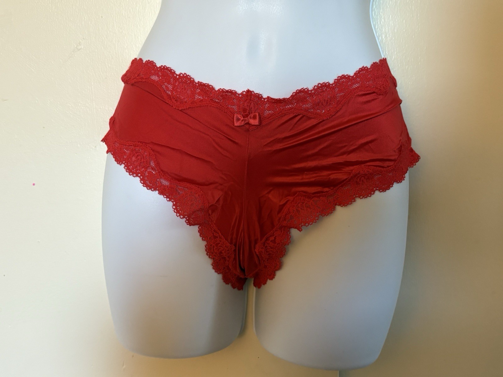 Victoria’s Secret PINK Red Lace Trim Cheeky Panties Bow Accent Women’s Size L