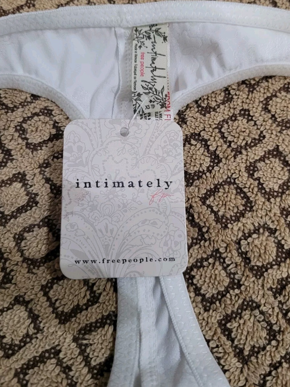 FREE PEOPLE Intimates BUTTERY FEEL LuXury Lace Thong Underwear XS $24.00 nwt